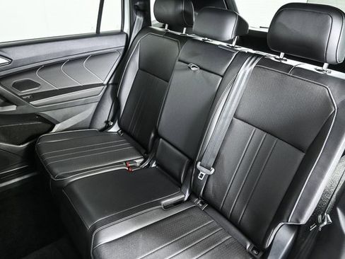 Used 2024 Volkswagen Tiguan SE R-Line image 15