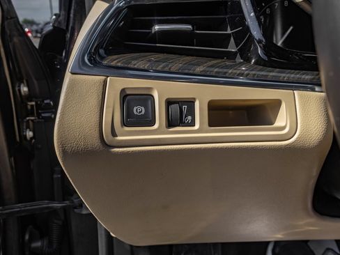 Used 2019 Cadillac XT5 FWD image 26