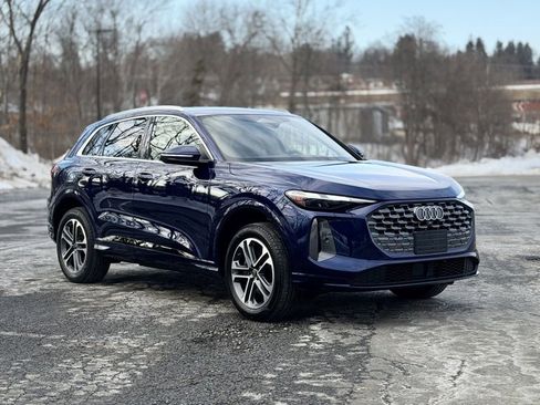 Certified 2025 Audi Q5 Premium w/ Convenience Package image 9