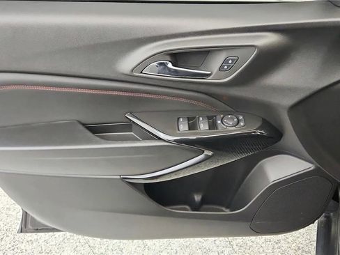 Used 2025 Chevrolet Trax RS w/ Driver Confidence Package image 32