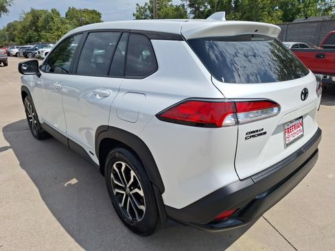 Used 2024 Toyota Corolla Cross AWD Hybrid image 4