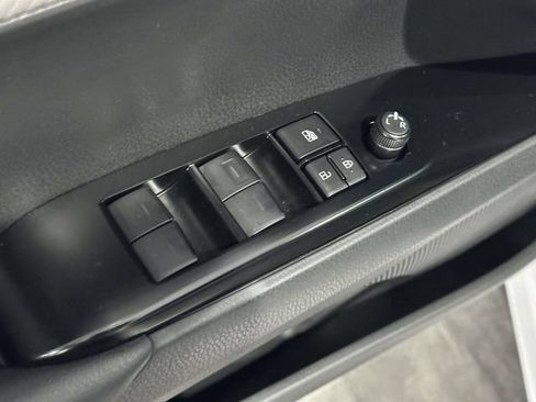 Used 2025 Toyota Camry SE w/ Convenience Package FWD image 18