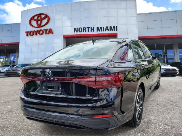 Used 2026 Volkswagen Jetta SE FWD image 4