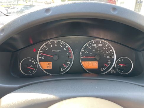 Used 2013 Nissan Frontier SL w/ Moonroof Pkg image 14