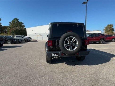 Used 2019 Jeep Wrangler Unlimited Sahara w/ LED Lighting Group image 9