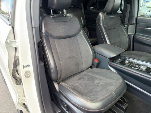 Certified 2025 Ford Explorer ST AWD/4WD image 8
