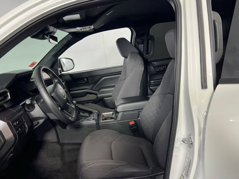 Used 2025 Toyota Tacoma SR5 image 21
