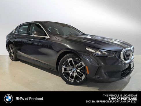 Used 2025 BMW i5 xDrive40 w/ Premium Package image 1