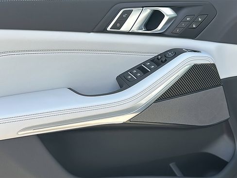 New 2026 BMW X5 M60i image 13