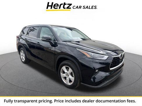 Used 2025 Toyota Highlander LE FWD image 1