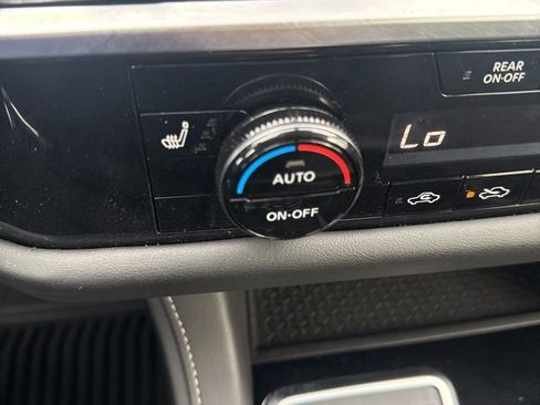 Used 2024 Nissan Pathfinder SV image 34