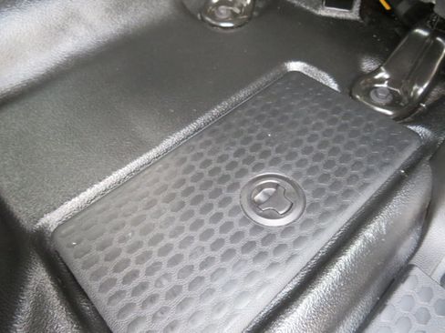 Used 2021 RAM 1500 Tradesman w/ Chrome Appearance Group image 17