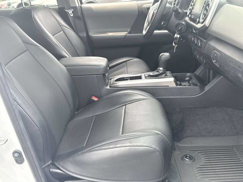 Used 2021 Toyota Tacoma SR5 AWD/4WD image 29