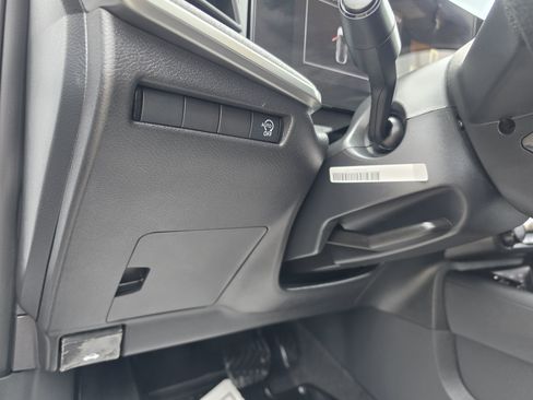 Used 2026 Nissan Kicks SV FWD image 37