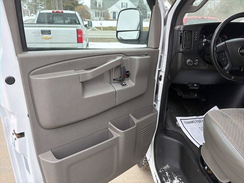 Used 2022 Chevrolet Express 2500 w/ Driver Convenience Package image 7