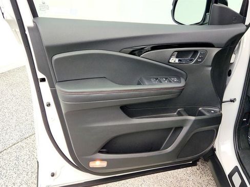 Used 2025 Honda Ridgeline Black Edition image 10