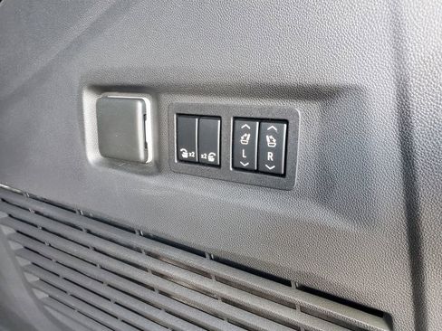 Used 2022 Chevrolet Tahoe Premier AWD/4WD image 35