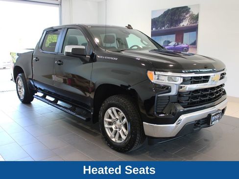 Used 2022 Chevrolet Silverado 1500 LT AWD/4WD image 2