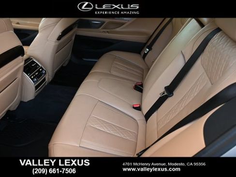 Used 2022 BMW 750i xDrive AWD/4WD image 16