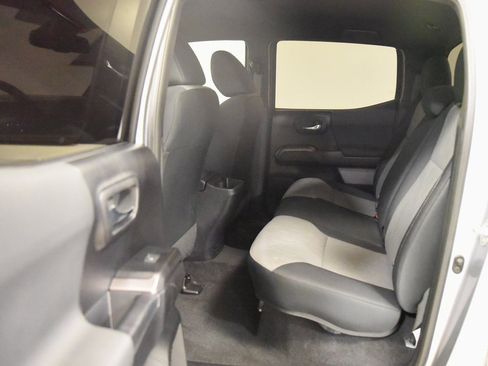 Used 2021 Toyota Tacoma TRD Off-Road image 4