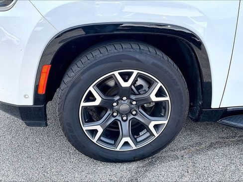 Used 2024 Jeep Wagoneer Series III w/ Flexible Seating Group AWD/4WD image 11