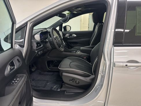 New 2026 Chrysler Pacifica Limited w/ S Appearance Package AWD/4WD image 15