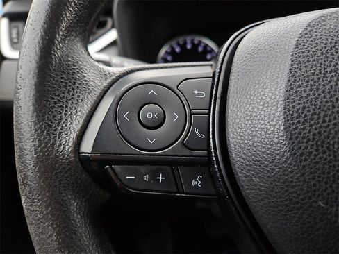 Used 2021 Toyota RAV4 LE image 28