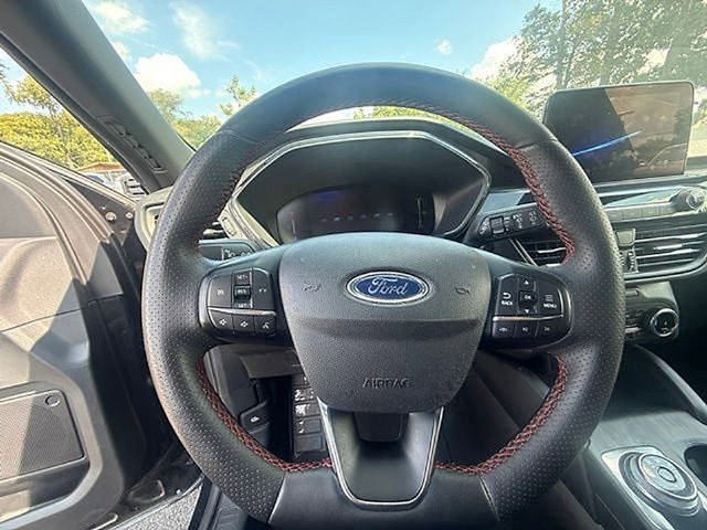 Used 2025 Ford Escape ST-Line Select AWD/4WD image 22