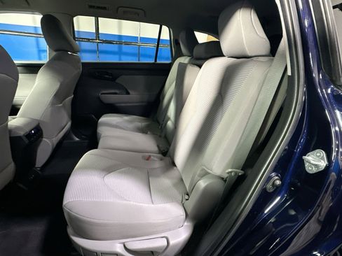 Used 2022 Toyota Highlander L image 33
