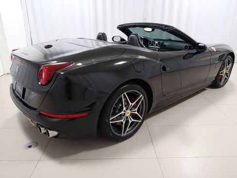 Used 2016 Ferrari California T RWD image 8
