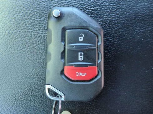 Used 2022 Jeep Wrangler Sport AWD/4WD image 33