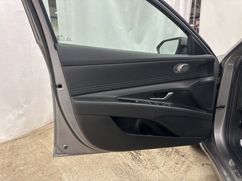 Used 2025 Hyundai Elantra SEL image 9