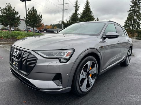 Used 2022 Audi e-tron Premium Plus w/ Premium Plus Package image 4