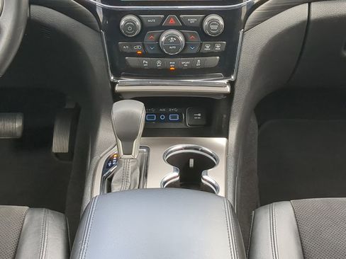 Used 2019 Jeep Grand Cherokee Laredo w/ Laredo X Package image 17