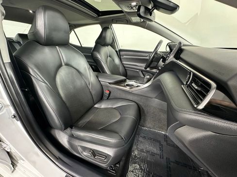 Used 2022 Toyota Camry XLE w/ Cold Weather Package FWD image 6
