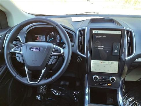 Used 2024 Ford Edge Titanium image 10