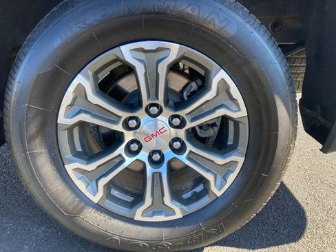 Used 2024 GMC Sierra 1500 SLT image 9