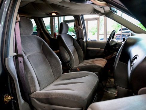 Used 2006 Chrysler Town & Country Touring FWD image 24
