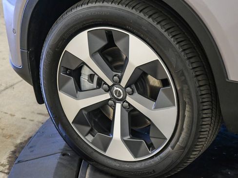 Certified 2026 Volvo XC40 B5 Plus AWD/4WD image 10