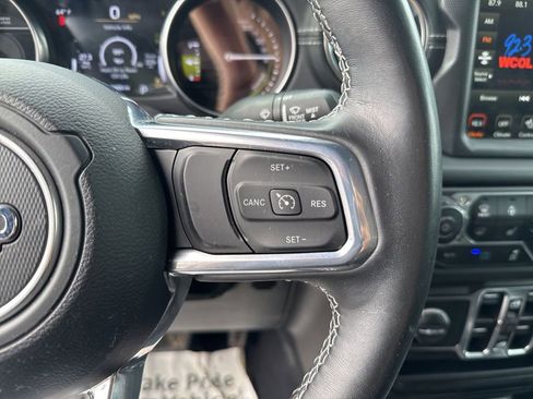 Used 2022 Jeep Wrangler Unlimited Sahara w/ Cold Weather Group AWD/4WD image 16