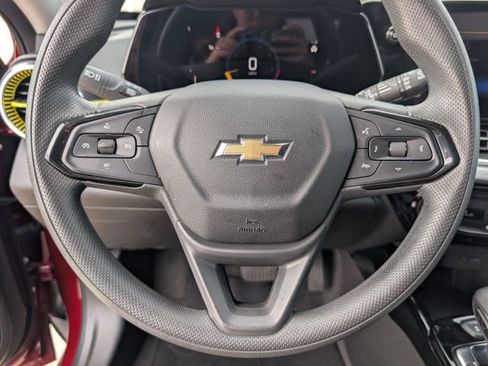 Used 2025 Chevrolet Trax LT FWD image 12