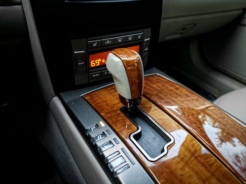 Used 2005 Cadillac XLR image 24