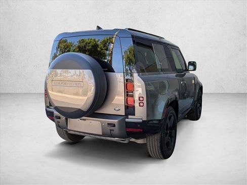 Certified 2023 Land Rover Defender 90 X-Dynamic SE image 5