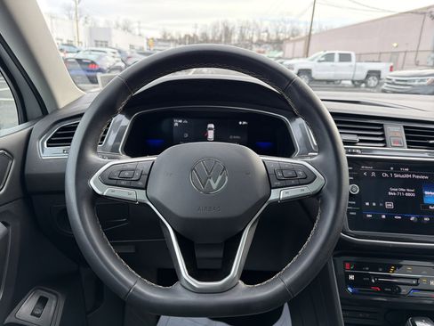 Certified 2022 Volkswagen Tiguan SE w/ Panoramic Sunroof Package image 14