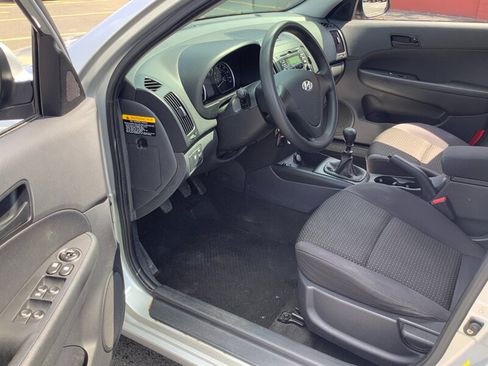 Used 2011 Hyundai Elantra GLS FWD image 11