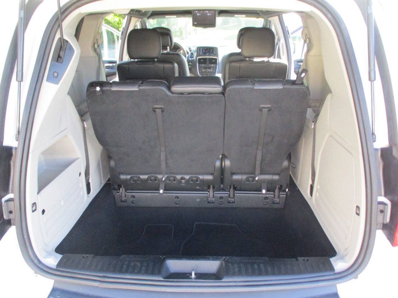 Used 2018 Dodge Grand Caravan SXT w/ Driver Convenience Group FWD image 26