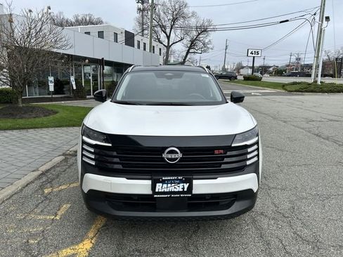 Used 2025 Nissan Kicks SR FWD image 3