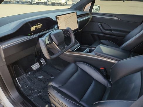 Used 2023 Tesla Model X Plaid image 16