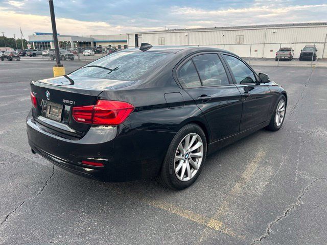Used 2017 BMW 320i xDrive Sedan AWD/4WD image 4
