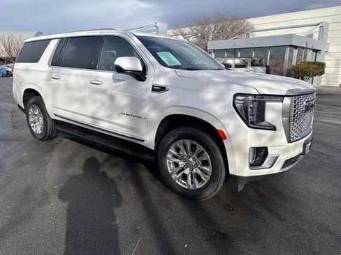 Used 2024 GMC Yukon XL Denali image 11